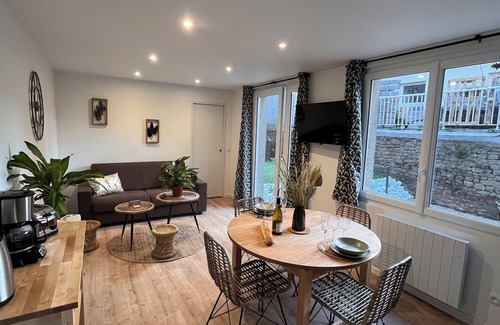 Avranches Apartamento | Loft relaxation in the heart of Avranches - Private Jacuzzi & comfort for 2 to 4 people