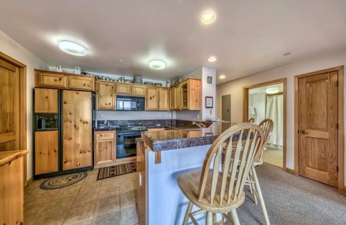 Kirkwood Condominio | Loft Retreat | Ski-in/out Access | Fireplace