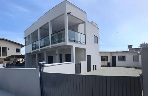 Meia Praia Apartamento | Loft’s -260m da Praia- C/AR -Tv filmes e Series