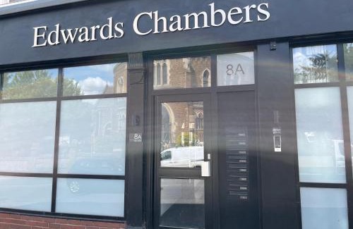 Wellingborough Apartamento | Loft studio apartment, BL, Town Centre, Secure gated parking option, Modern, fresh and spacious living, Netflix ready TV, Wifi