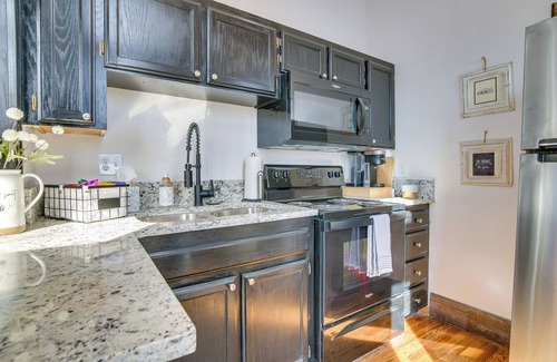 Monett Apartamento | Loft-Style Apt in Dtwn Monett: Pets Welcome!