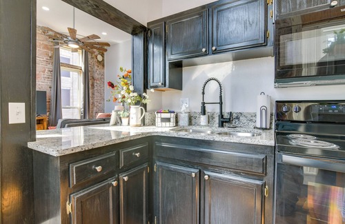 Monett Apartamento | Loft-Style Apt in Dtwn Monett: Pets Welcome!