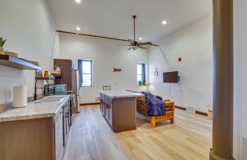 Cashton Apartamento | Loft-Style Downtown Cashton Studio Dogs Welcome!