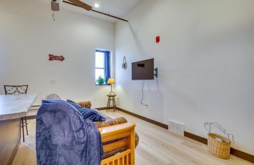 Cashton Apartamento | Loft-Style Downtown Cashton Studio Dogs Welcome!