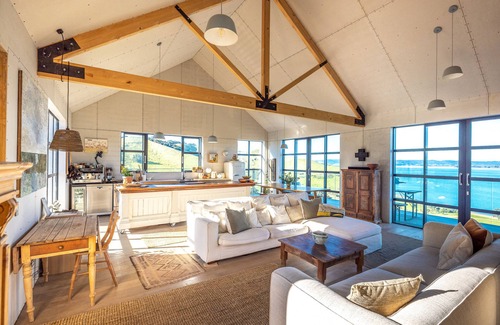 Waiheke Island Casa | Loft & Workroom, Woodside Bay | Be My Guest
