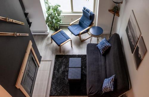 Whistler Creekside Casa | Lofted1BR, Sleeps 4, Pool, Parking, Near Shops & Lake
