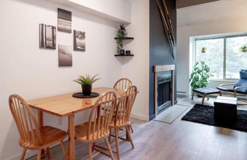 Whistler Creekside Casa | Lofted1BR, Sleeps 4, Pool, Parking, Near Shops & Lake