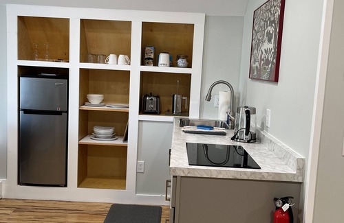 Bangor Apartamento | "LOFTY-DIGS" A private, spacious studio in downtown Bangor.