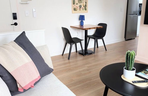 Downtown Apartamento | Lofty Living - Walk to Downtown