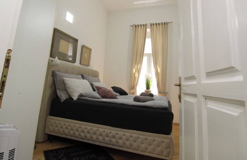 Old Town Apartamento | Lofty Luxury 3 BD Apartment 140 sqm, in Downtown Bascarsija