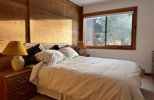 Truckee Apartamento | Lofty Retreat, Condo in Northstar
