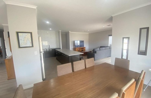Melville Casa | Lofty's Shack