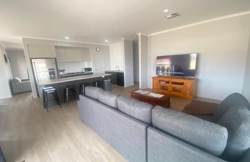 Melville Casa | Lofty's Shack