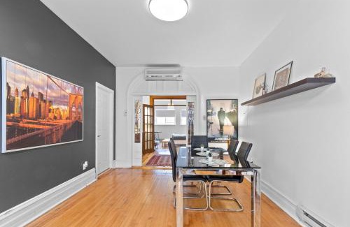 Gay Village Apartamento | Lofty Urban Duplex Two Story Getaway