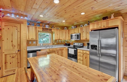 White Haven Cabina | 5Bd 3BA 2650sf cabina Bañera de hidromasaje Bar Mesa de billar TV Fire Pit ski paintball casino