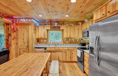 White Haven Cabina | 5Bd 3BA 2650sf cabina Bañera de hidromasaje Bar Mesa de billar TV Fire Pit ski paintball casino