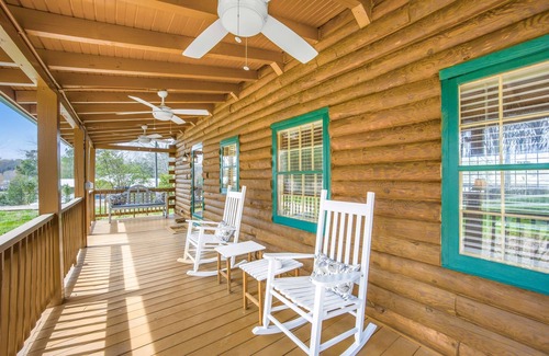 Mayhew Cabina | Log Cabin, 2-Story Dock, Mile Long Lake View!