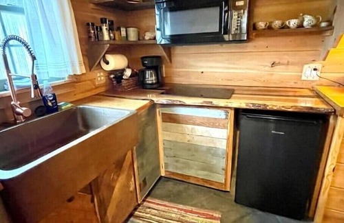 McCain Cabina | Log Cabin at Jordan Lake