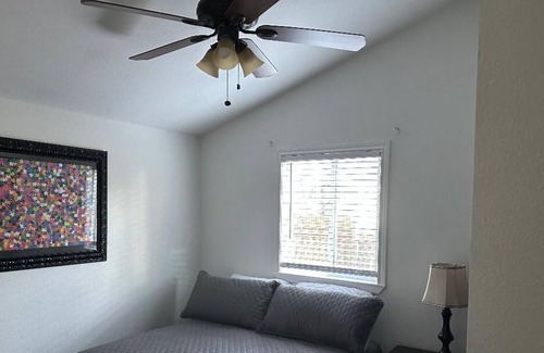 Gainesville Casa | Log Cabin at Moss Lake in Gainesville, 15 minutes to Winstar!