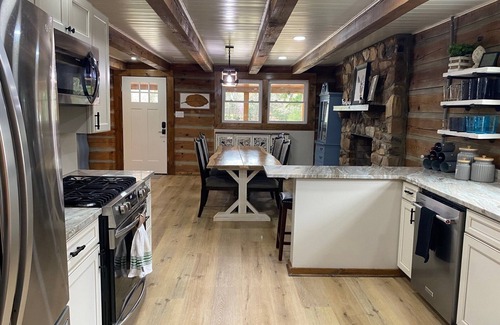 Siler City Cabina | Log Cabin at the Farm