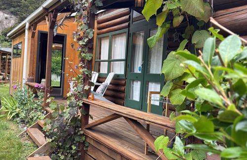 Hatepe Cabina | Log Cabin at the Lake Enjoy the peaceful idyllic lakeside settlement of Hatepe.