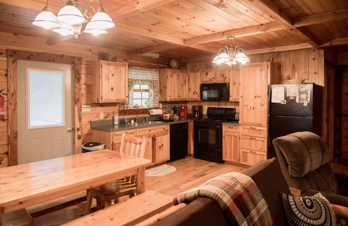 Luray Cabina | Cabaña de madera para parejas y familias en el valle de Shenandoah, a 16 km de Luray, VA