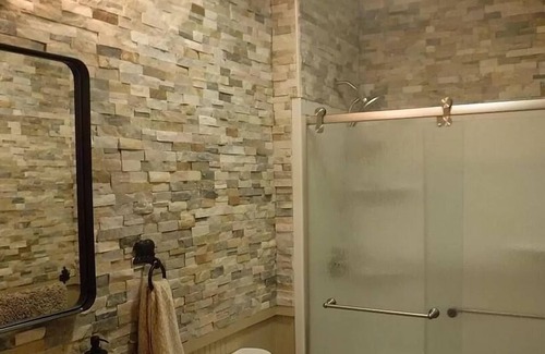 Mill Spring Cabina | Log Cabin Hidden on Lake Adger near Lake Lure