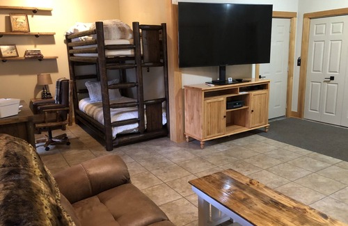 Mill Spring Cabina | Log Cabin Hidden on Lake Adger near Lake Lure