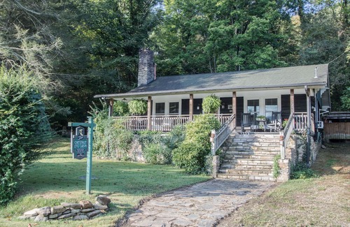Hot Springs Cabina | Log Cabin ~ Hot Tub- ~ Walk To Town ~ en Appalachian Trail ~ wi-fi ~