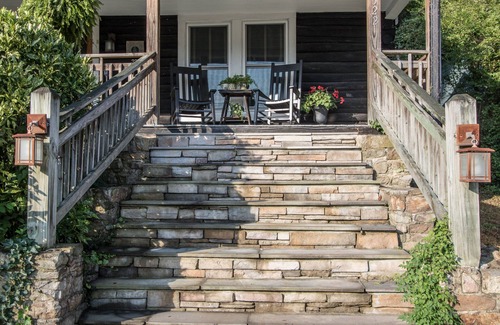 Hot Springs Cabina | Log Cabin ~ Hot Tub- ~ Walk To Town ~ en Appalachian Trail ~ wi-fi ~