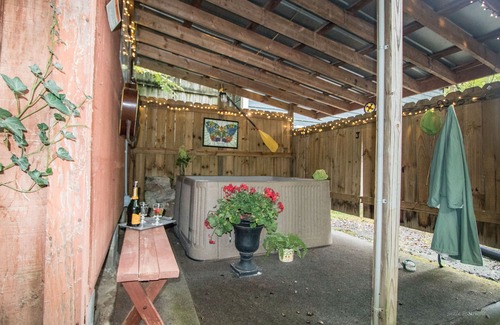 Hot Springs Cabina | Log Cabin ~ Hot Tub- ~ Walk To Town ~ en Appalachian Trail ~ wi-fi ~