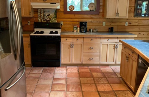 Columbia Casa | Log cabin house in historic Columbia