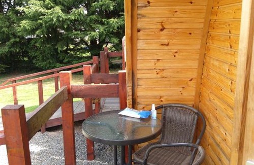 Smithstown Otro | Log cabin
