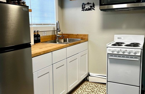 Spenard Cabina | Log cabin in heart of Anchorage