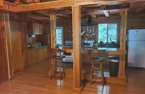 Peaks Cabina | Log Cabin in the Mountains! Large family friendly!