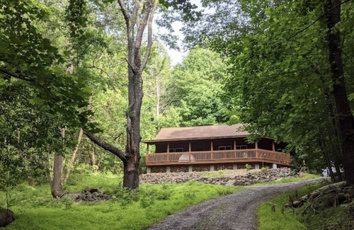 Peaks Cabina | Log Cabin in the Mountains! Large family friendly!