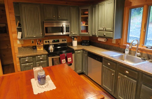 Thornton Cabina | log cabin in the White Mtns. near skiing & attractions Sleeps 8-10
