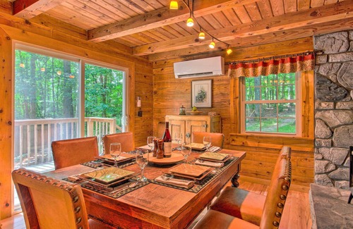 Weaverville Cabina | Log Cabin in the Woods w/ Deck, Game Room, Hot Tub