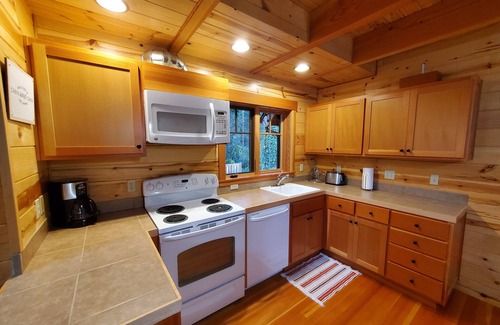 McKenzie Bridge Cabina | Log Cabin Inn - Cabin 12 on the Mckenzie River - minutes from Tokatee and Loloma