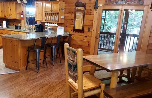 Pigeon Forge Cabina | Gran cabaña, excelente ubicación, excelentes tarifas, excelentes críticas