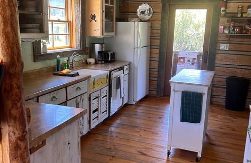 Gardiner Casa | Cabaña de madera en el histórico Yellowstone Park Ranch en el McDonald Ranch