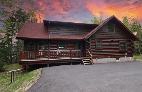 St Germain Casa | Log Cabin on Lake-3 Acres of Total Seclusion