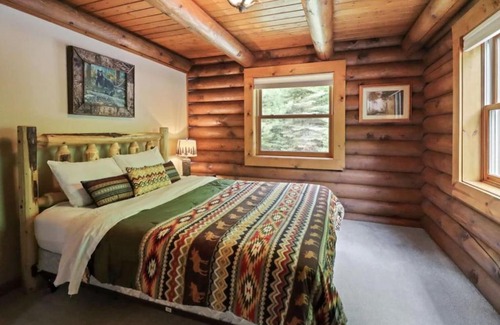 St Germain Casa | Log Cabin on Lake-3 Acres of Total Seclusion