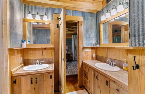 Ludlow Cabina | Log Cabin On The Lake