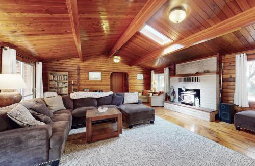 Burnt Ranch Casa | Log Cabin on the River