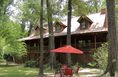 Baker Cabina | Log Cabin on the River