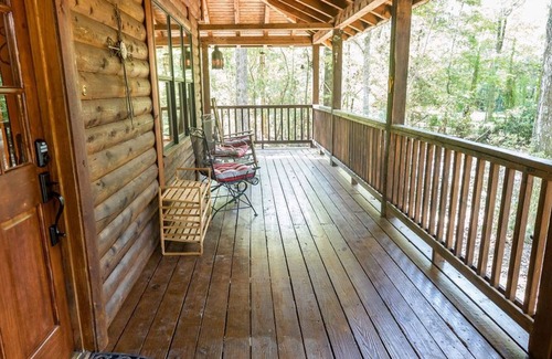 Baker Cabina | Log Cabin on the River
