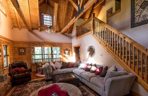 Baker Cabina | Log Cabin on the River