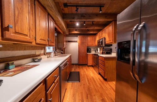Todd Cabina | Log Cabin on the River w/Hot Tub