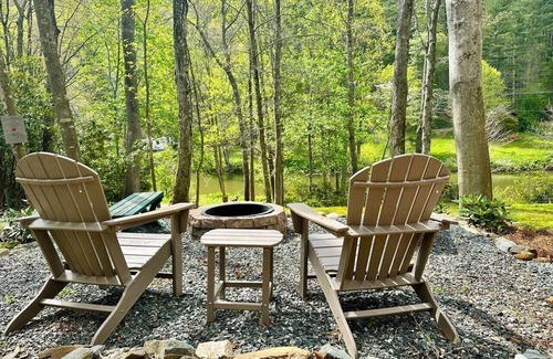 Todd Cabina | Log Cabin on the River w/Hot Tub